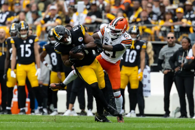 Browns make Ward the NFL’s highest-paid DB